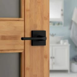 Kwikset Lisbon Square Matte Black Privacy Bed/Bath Door Handle with Lock -Kwikset Sales Shop kwikset privacy door handles 730lslsqt5146alrcs 1f 1000