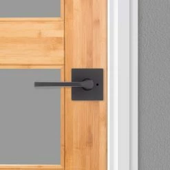 Kwikset Lisbon Square Matte Black Privacy Bed/Bath Door Handle with Lock -Kwikset Sales Shop kwikset privacy door handles 730lslsqt5146alrcs 44 1000